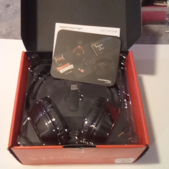 HYPERX CLOUD FLIGHT HEADSET - Picture 2 of 2